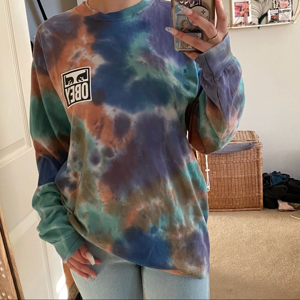 Obey tie dye oversized long sleeve shirt😈